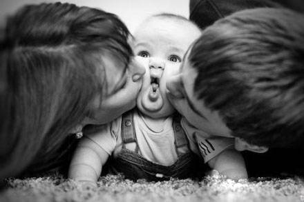 宝宝搞笑囧图之亲一个