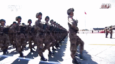 生活大爆笑军训样子gif图