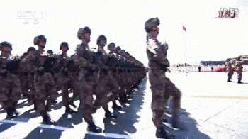 生活大爆笑军训样子gif图