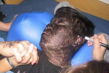 睡着后的恶作剧微信搞怪图片