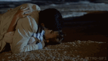 gif搞笑海边接吻图片