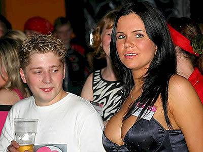 成人内涵邪恶图之眼睛往哪看呢