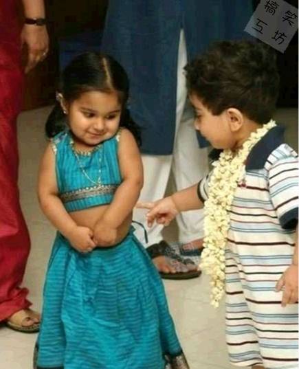 搞笑儿童图片之小肚腩