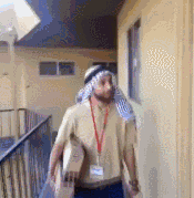 开门！中东快递gif搞笑图