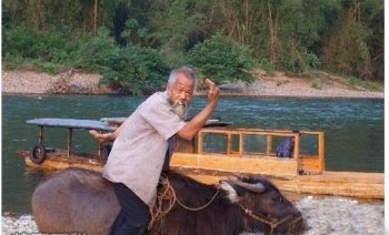 qq爆笑图片之自嗨的大爷