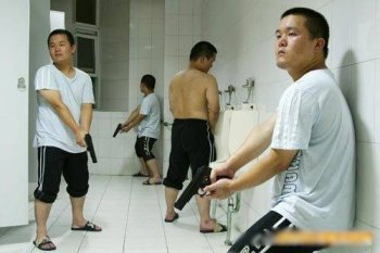 搞笑雷人图片之保镖护驾