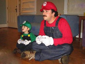 游戏恶搞图片之“打仗”父子兵啊