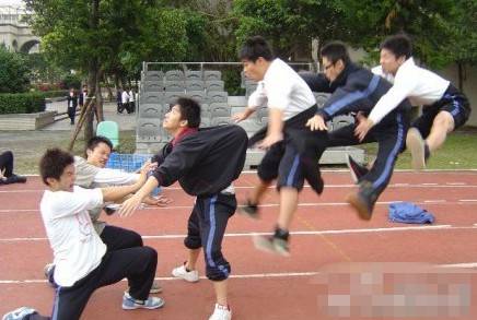 宿舍搞怪爆笑毕业照