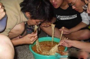 无节操吃泡面手机图片