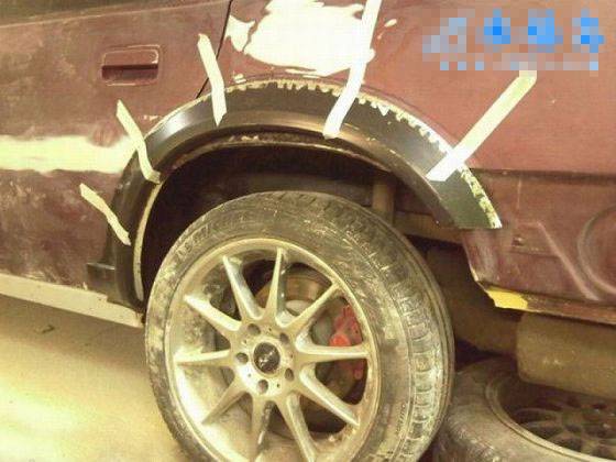 生活奇葩粘轮胎图片