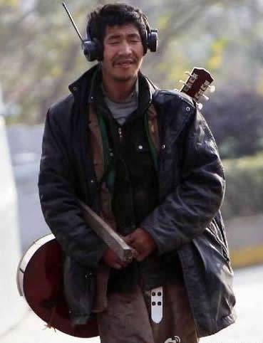 屌丝搞笑男图片之摇滚犀利哥