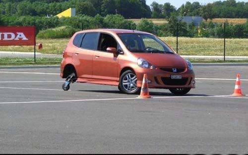 恶搞汽车图片之这轮子太帅了