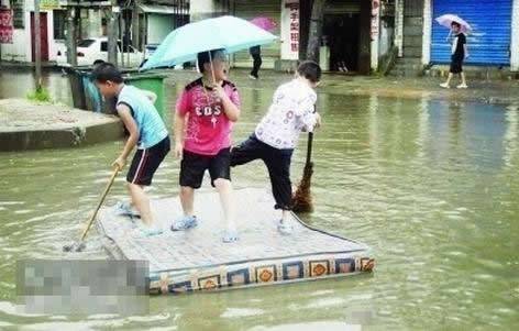 小孩子搞笑图片之谁来救救我们