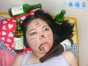 女生化妆恶搞图片之醉酒后