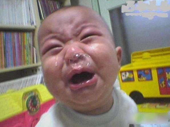 宝宝哭的搞笑图片的哭的冒泡了
