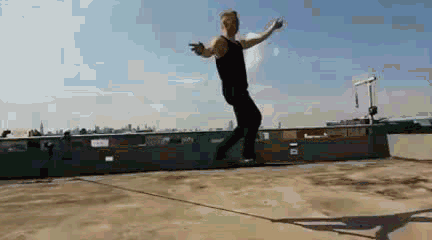 搞笑动态图片之牛叉的杂技人