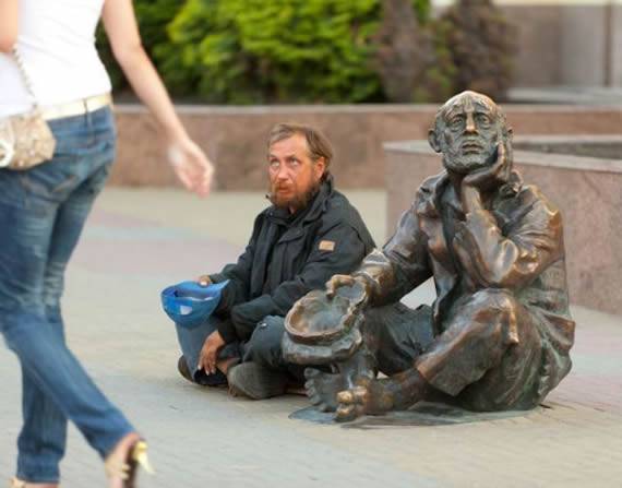 搞笑男人图片之乞讨二人组合