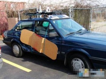 汽车搞笑图片之车门坏了这么办