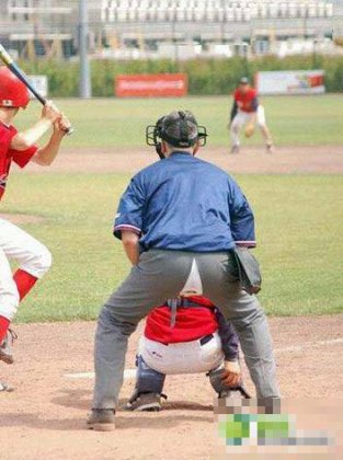 搞笑囧图大全之朋友，你走光了！