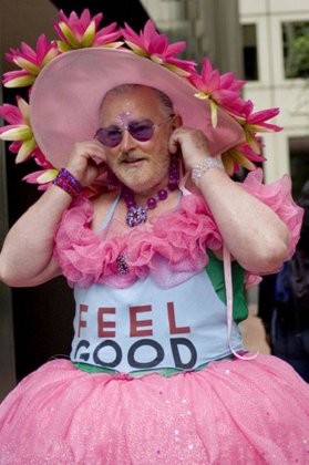 奇葩图片搞笑装扮的妖媚大爷