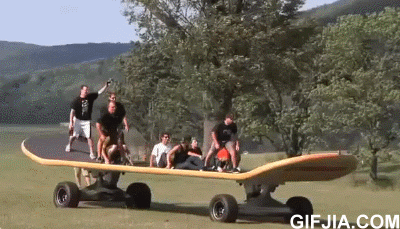 搞笑雷人gif图片之巨无霸滑板