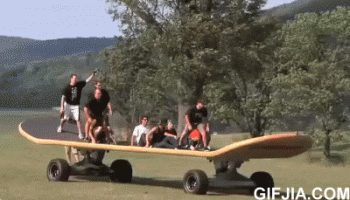 搞笑雷人gif图片之巨无霸滑板