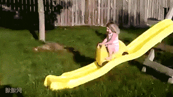 儿童爆笑动态图片之草地翻车追尾事件