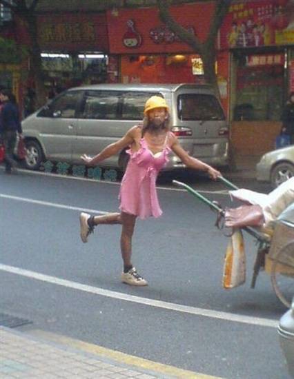 美女恶搞图片之新潮清洁工