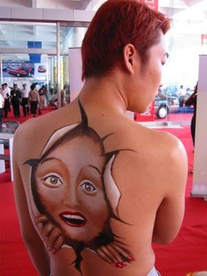 搞笑动画图片大全之个性人体彩绘