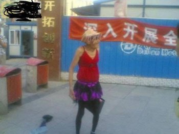 农村搞笑人物图片之大爷也很潮