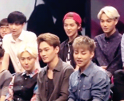 搞笑男生图片之你们在笑什么