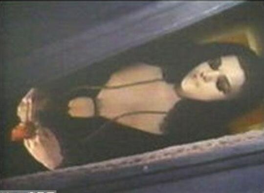 棺材里的死人图片