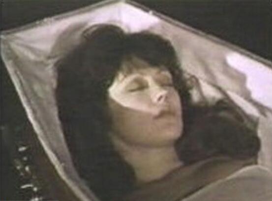 棺材里的死人图片