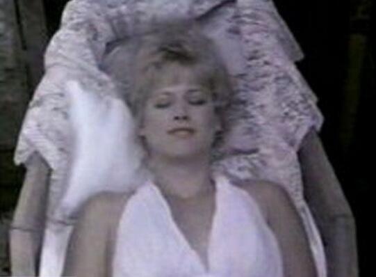 棺材里的死人图片