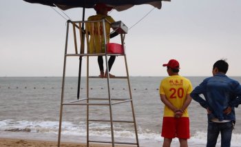 泳衣泳镜快翻出来！海滨泳场可以开始游泳了！