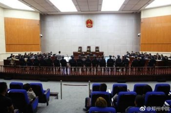 郑州银行劫案开审：劫匪潜逃16年 被抓时已是亿万富翁