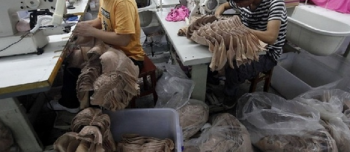 农民工在城里找一个工作，回家后见到女友，却难以启齿！