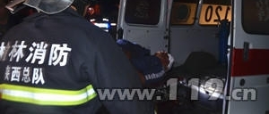 小车司机疑醉驾肇事半挂车 榆林消防迅速救援