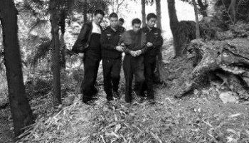 “偷娃贼”落网 是学校门卫