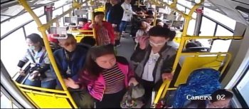 徐州：8000元治病钱丢公交车上 热心乘客驾驶员接力寻失主