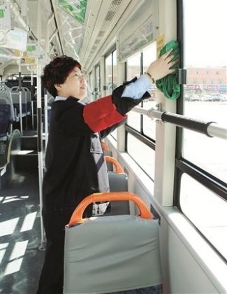 1路车上的“霞”光