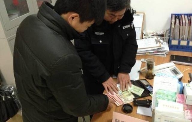 男子丢十万存折没想起来 好心人拾金不昧不留名