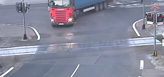 人人都说大货车“不好惹”？那是因为它没碰到“硬茬”！