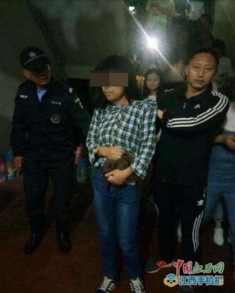 男子认为自己是女性 扮女装混入高校女生宿舍