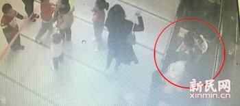 沪一女保姆带娃“顺走”手机 民警循线追踪半月后追回