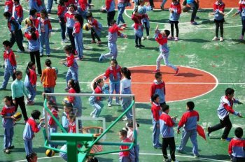 武汉最大小学锛偝?仫紓1300余人 入厕要看班级安排表