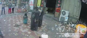 南京一饭店发生爆燃