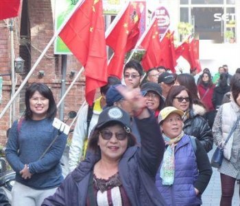 锛偺ǘ里紓分子鼓噪在台湾禁挂五星红旗 台当局拒绝