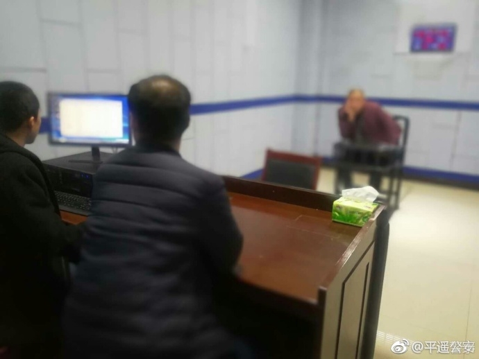 山西平遥：一村主任醉酒殴打司机谩骂警察 已被刑拘