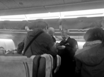 男子在北京飞往布拉格航班上行窃 未落地被抓